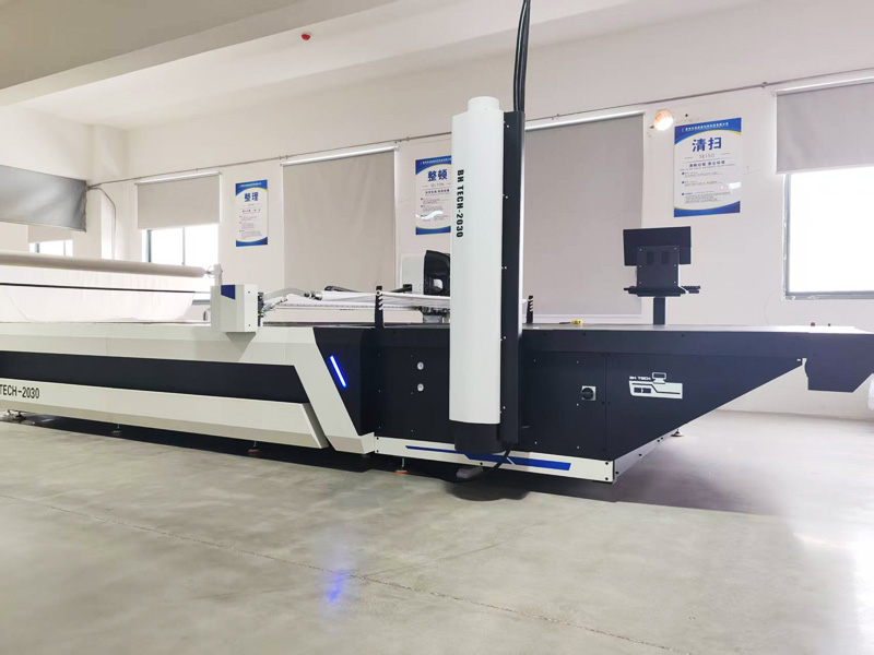 Fully automatic cutting machine